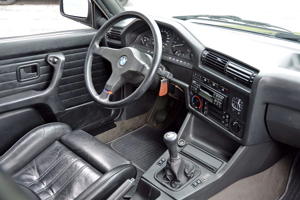 BMW 320is Sedan (1987-1990)