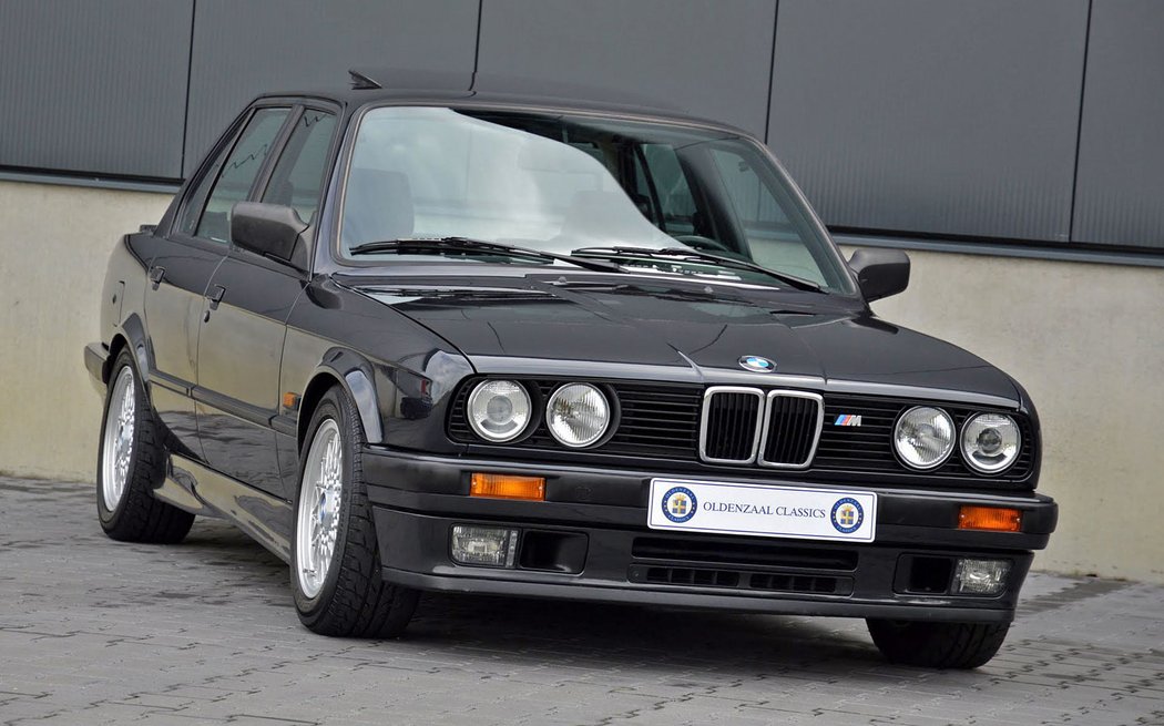 BMW 320is Sedan (1987-1990)