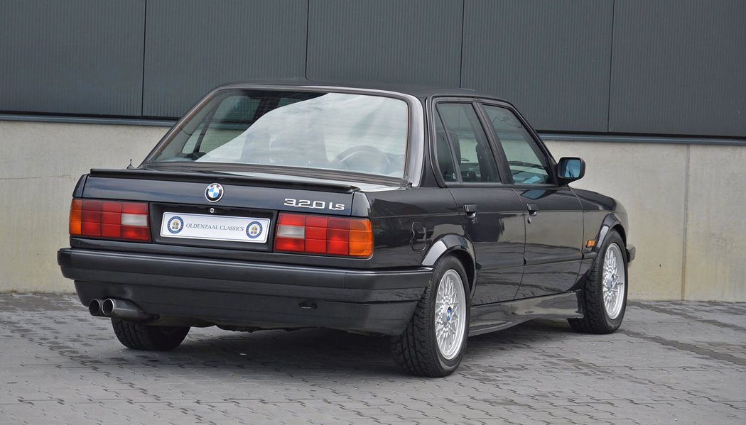 BMW 320is Sedan (1987-1990)