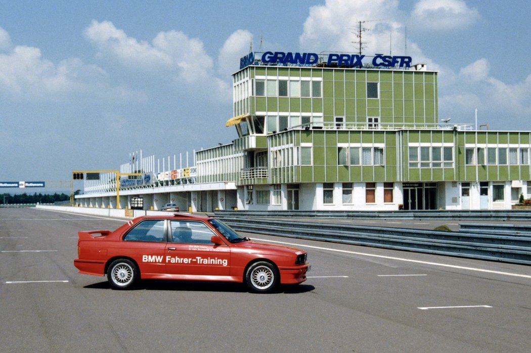 BMW slaví 30 let na českém trhu