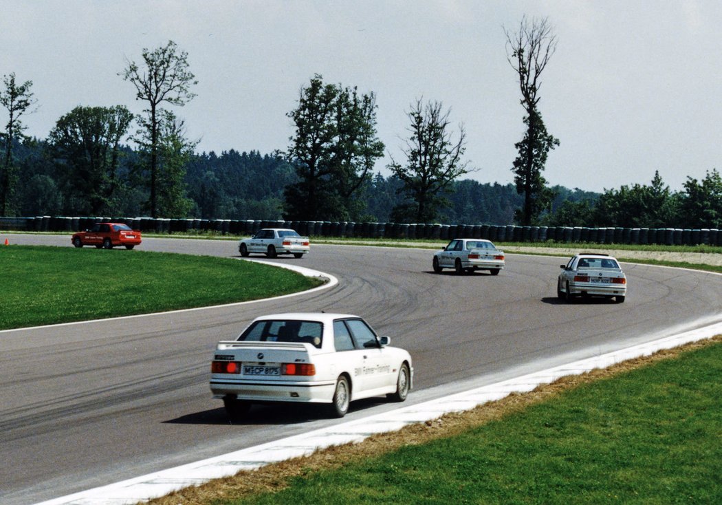 BMW slaví 30 let na českém trhu