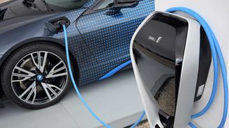 Hybridy a plug-in hybridy: Co jsou zač, jak fungují a jaké jsou (ne)výhody