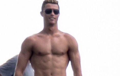 2013: Ronaldo na dovolené v Miami ukázal vyrýsované tělo.