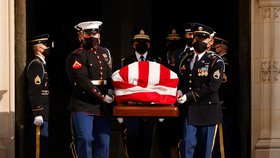 Pohřeb bývalého amerického senátora a uchazeče o Bílý dům Boba Dolea (10.12.2021)