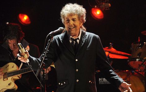 Bob Dylan není zrovna spisovatel, ale hudba je taky poezie.