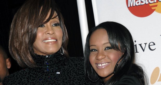 Bobbi Kristina v roce 2011 se svou matkou.