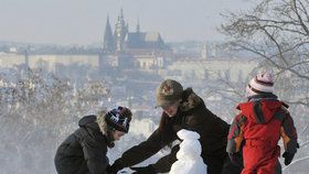 V roce 1929 naměřili v Praze 42 cm sněhu. Letošní první vločky spadnou v neděli