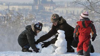 Strážníci vyhnali sáňkující děti z&nbsp;Petřína. Tak si představuje primátor Hřib heslo „Město lidem“?