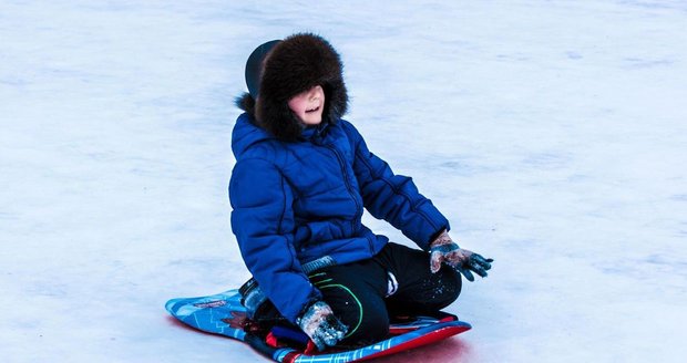 Neštěstí na Zadově: Holčička (10) se vážně zranila při sáňkování