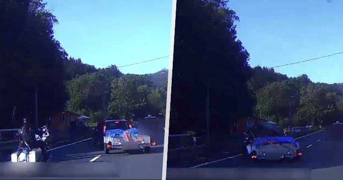 Děsivá nehoda auta a motorkáře v obci Boč