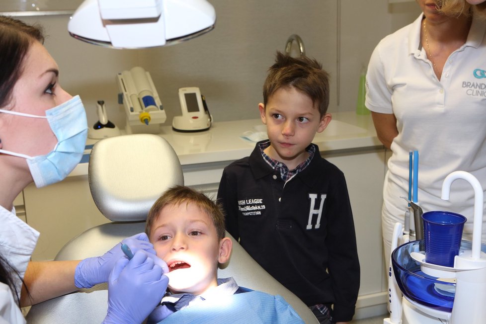 Zubařka byla na chlapce hodná.