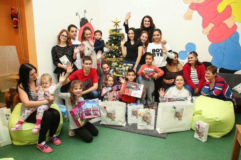Mahulena Bočanová miluje Vánoce a neskutečně ji baví dělat lidem okolo ní radost. I proto se vydala do azylového domu pro matky s dětmi v Berouně.