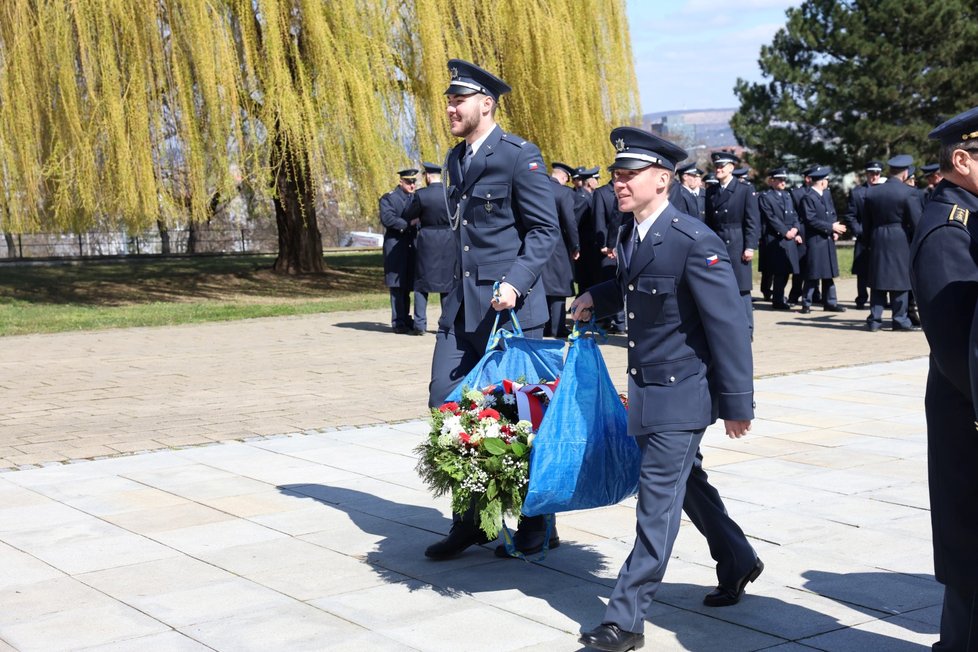 Na Ústředním hřbitově v Brně proběhlo poslední rozloučení s válečným veteránem, pilotem RAF, generálem Emilem Bočkem (†100).