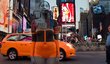 A slavná křižovatka Times Square v New Yorku...