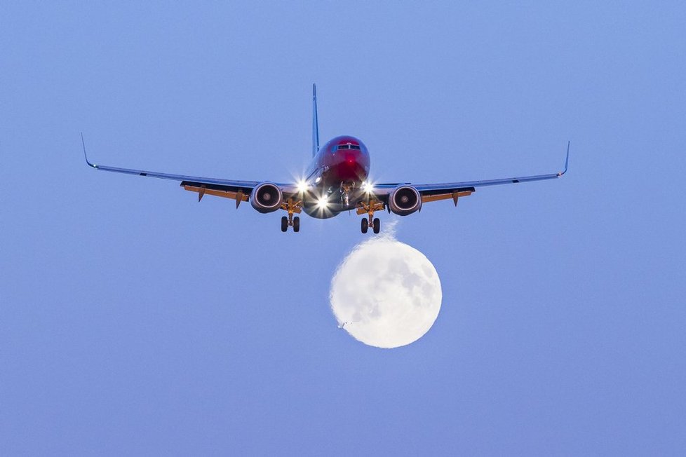 Boeing 737 aerolinek Norwegian Air Shuttle