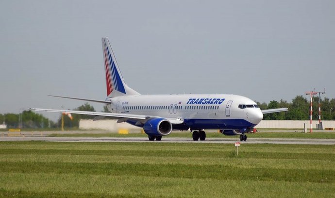 Boeing 737 aerolinek Transaero na letišti v Praze