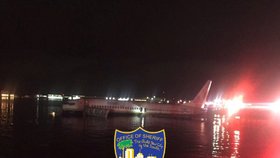Boeing 737 poblíž amerického města Jacksonville skončil v řece (4. 5. 2019)