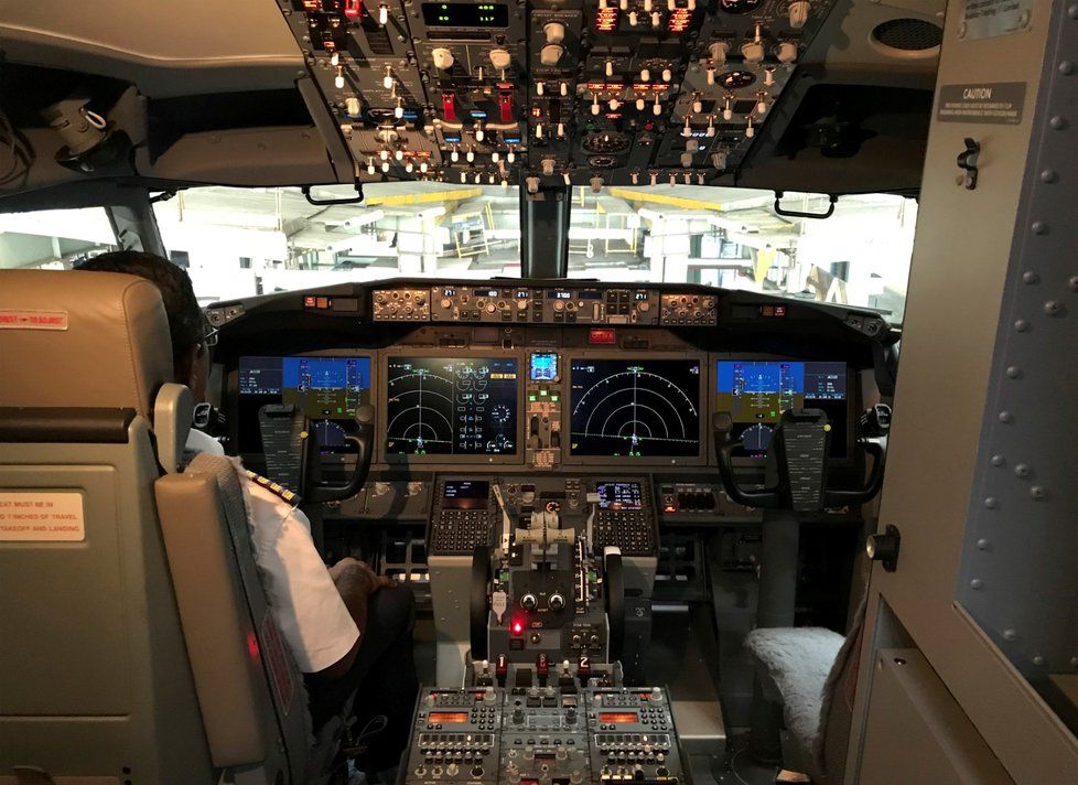 Boeing 737 MAX 8 má po dvou leteckých katastrofách dostat nový software.
