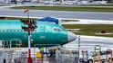 Boeing po problémech s řadou 737 MAX loni dodal pouze 380 strojů. Předstihl ho Airbus