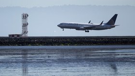 Boeing 737 MAX v barvách aerolinek United Airlines.