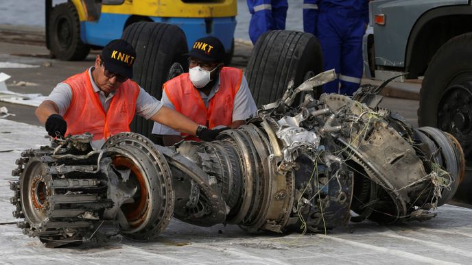 Vyšetřovatelé pádu Beoingu 737 MAX Lion Air identifikují trosky stroje