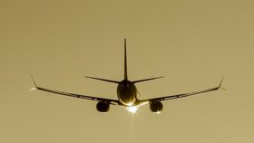 Boeing 737 MAX měl za letu problém s motorem, pilot ho vypnul: 101 lidí na palubě v bezpečí