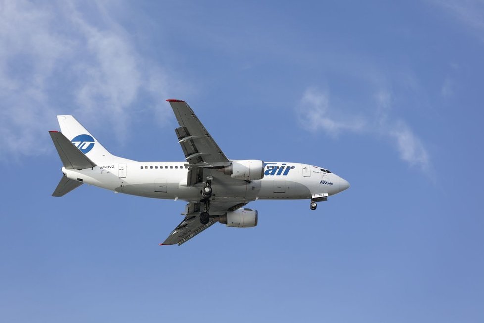 Boeing 737 ruských aerolinek UTair musel nouzově přistát, protože mu vynechal jeden motor.