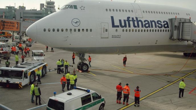 Boeing 747-8 sice není největší, mezi dopravními letadly ale kraluje svou délkou