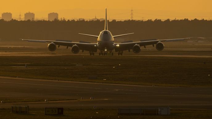 Nákladní Boeing 747 na letišti ve Frankfurtu nad Mohanem