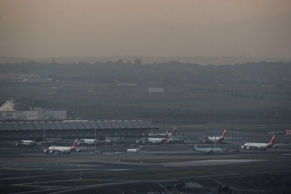 Boeing 767 v ohrožení: Stroji praskla nad Madridem pneumatika, nouzově přistál