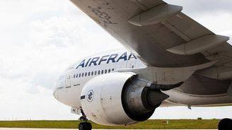 Letušky Air France se bouří. Při přistání v Íránu nechtějí nosit šátky