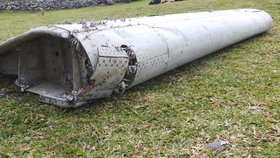 Troska letu MH370, která byla nalezena na ostrově Réunion.