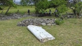 Troska letu MH370, která byla nalezena na ostrově Réunion.