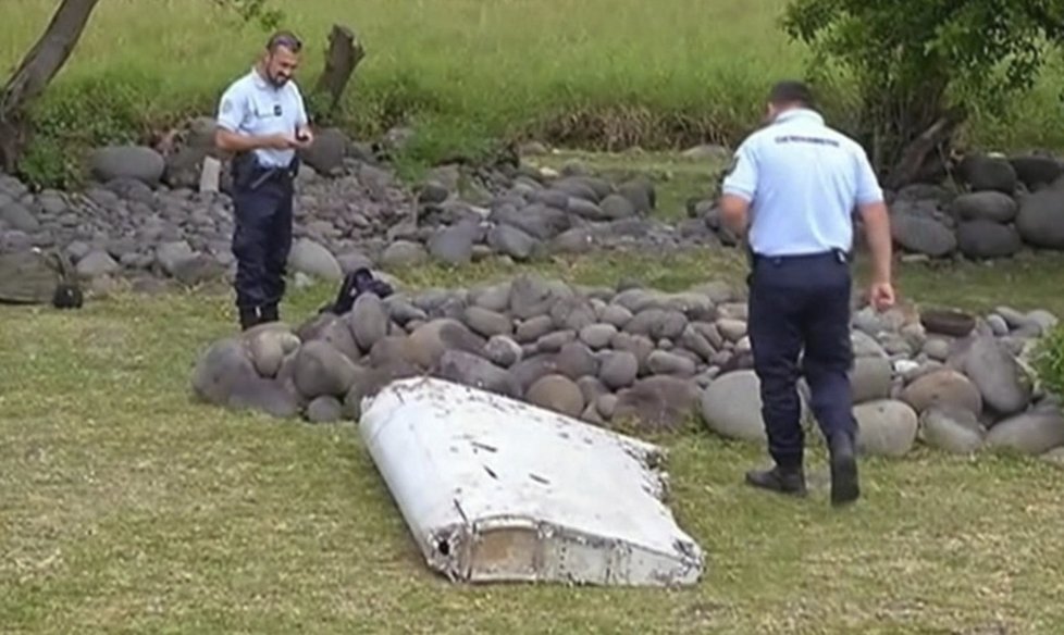 Kus zmizelého letadla MH370 na francouzském ostrově Réunion