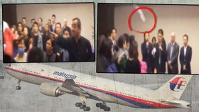 Rozhořčení příbuzní házeli na tiskovce Malajsijských aerolinek lahve.