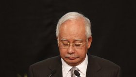 Premiér Najib Razak na tiskové konferenci oznámil, že podle analýzy dat z přístrojů letadla vyplývá, že se zřítilo do oceánu.
