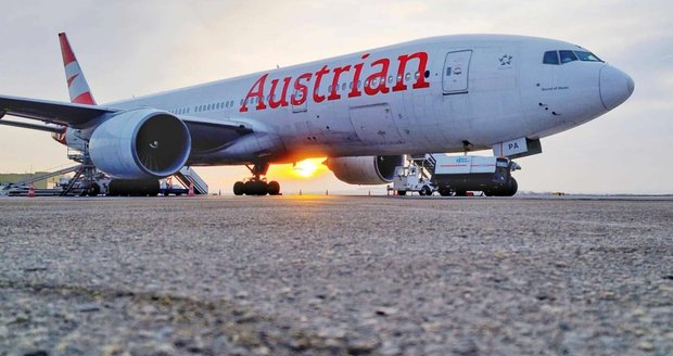 Boeing 777 letící z Bangkoku do Vídně musel v pátek ráno kvůli špatnému počasí v Rakousku přisttá v Brně.