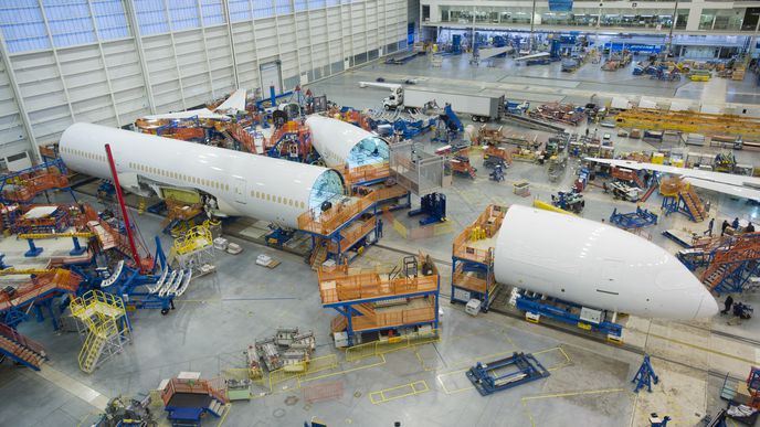 Výroba Dreamlinerů v závodu v Jižní Karolíně v USA. Závod v North Charlestonu bude v budoucnu jediným místem, kde se budou vyrábět modely Boeing 787 Dreamliner.