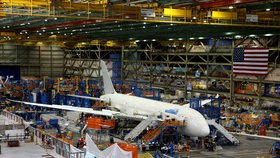 Boeing 787 pro aerolinky Jetstar v továrně (2013).
