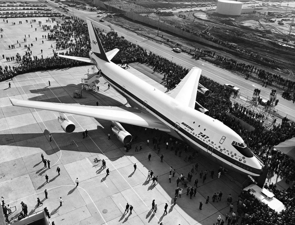 Společnost Boeing svůj nový stroj 747 přestavila už v září 1968.
