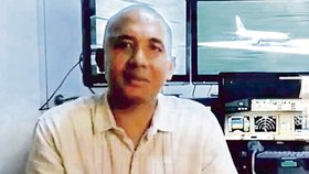 Analýzy dat získaných ze simulátoru kapitána letu MH370 Zaharího Ahmada Šáha (53), který si sám doma sestavil, vyšlo najevo, že si Šáh trénoval přistání hned na pěti ostrovech v Indickém oceánu.