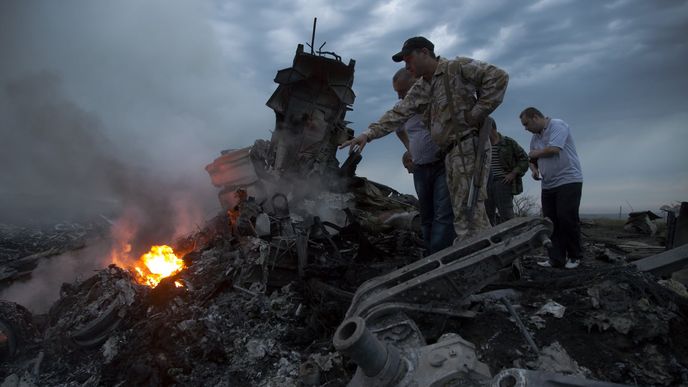 Na Ukrajině byl sestřelen boeing, zahynulo takřka 300 lidí