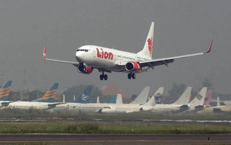 Nová fakta o záhadném pádu nového Boeingu společnosti Lion Air