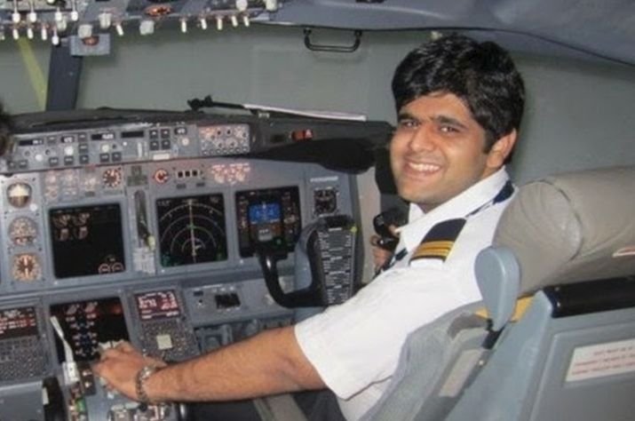 Pilot osudného letu Bhavye Suneja se svěřil matce, že na novém boeingu začali piloti létat bez testů na simulátoru.