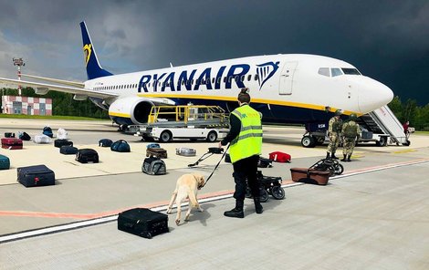 Boeing Ryanairu 737-8AS nuceně přistál v Bělorusku (23. 5. 2021)