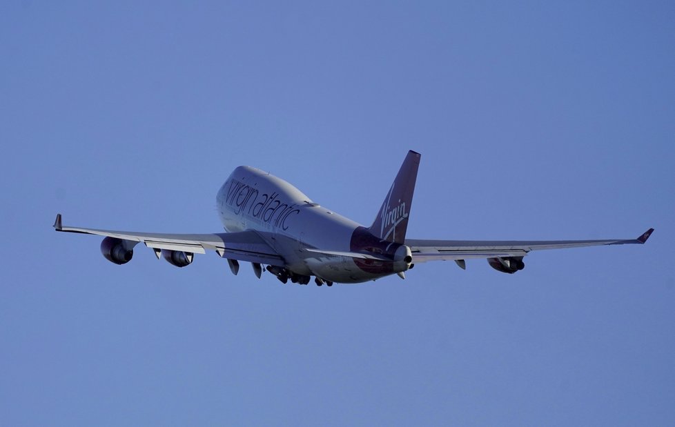Boeing představil několik dalších verzí původního 747. Na snímku Boeingu 747-4.