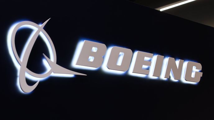 Zakázku na novou generaci stíhaček pro námořnictvo Spojených států získala společnost Boeing. Zakázku na novou generaci stíhaček pro námořnictvo Spojených států získala společnost Boeing.