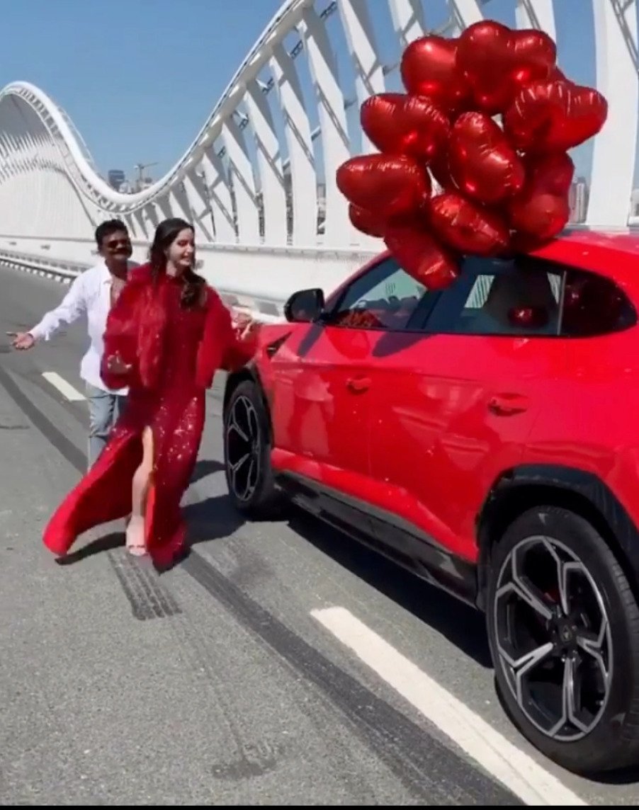 Valentýn po zbohatlíkovsku: Jako dárky tucty růží i drahá auta