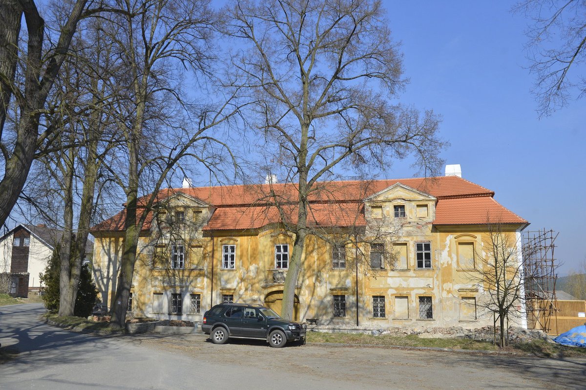 Velkou část vydělaných peněz investuje Roden do svého zámečku ve Skrýšově.