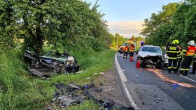 U Bohatic došlo k děsivé čelní srážce: Jeden z řidičů zemřel.